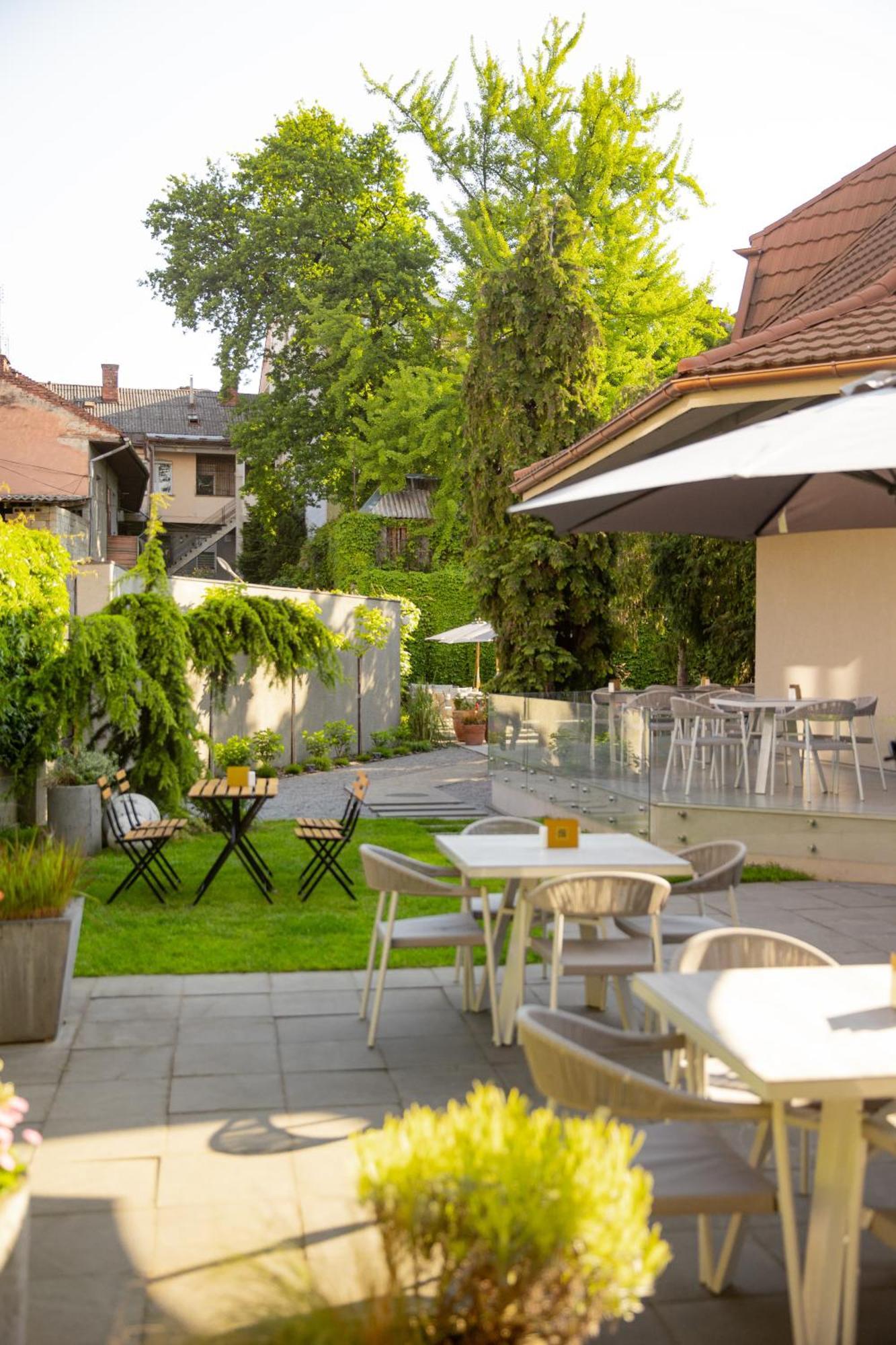 Hotel Laudon Uzhhorod Exterior photo